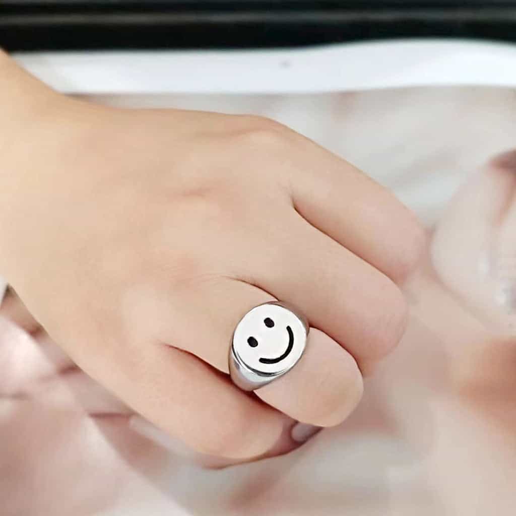 Sterling Silver Polished Smiley Face Dome Novelty Ring view 10